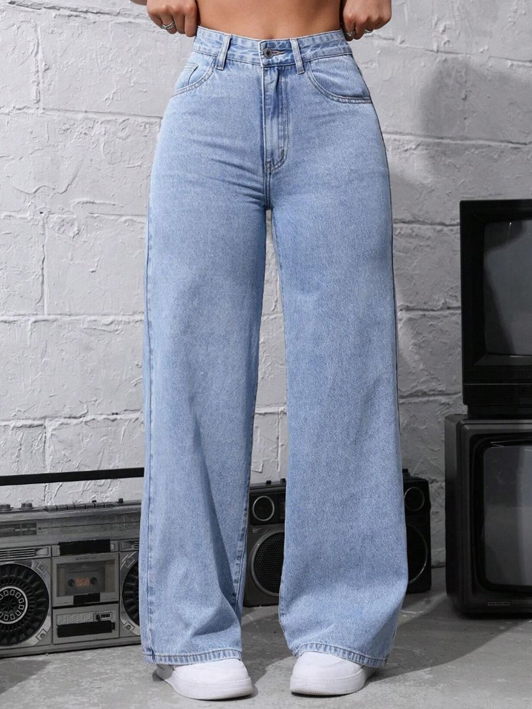 WOOMNY Women Wide Leg High-Rise Cleam Look Light Fade Non Stretchable Jeans