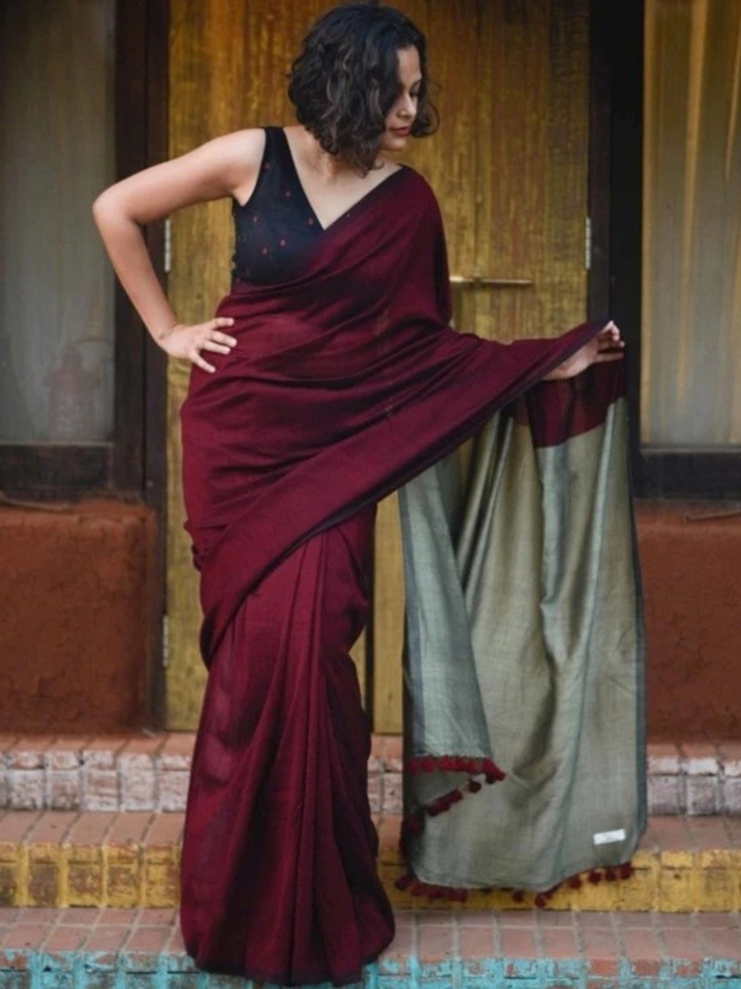 RIDDHIMAN FASHION Colourblocked Pure Cotton Saree With Unstiched Blouse