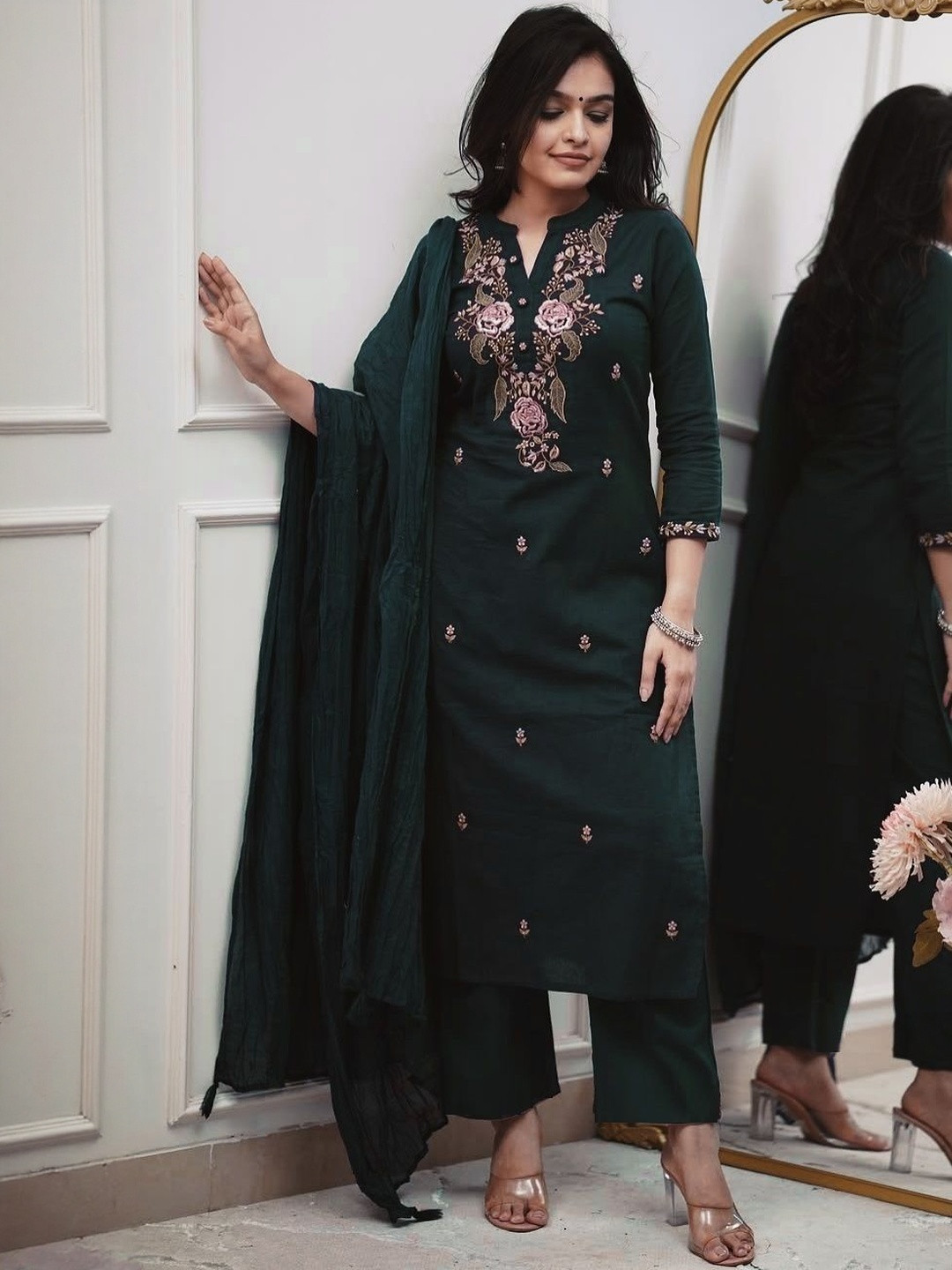 MEHZEEL FAB Women Floral Embroidered Kurta with Trousers & Dupatta