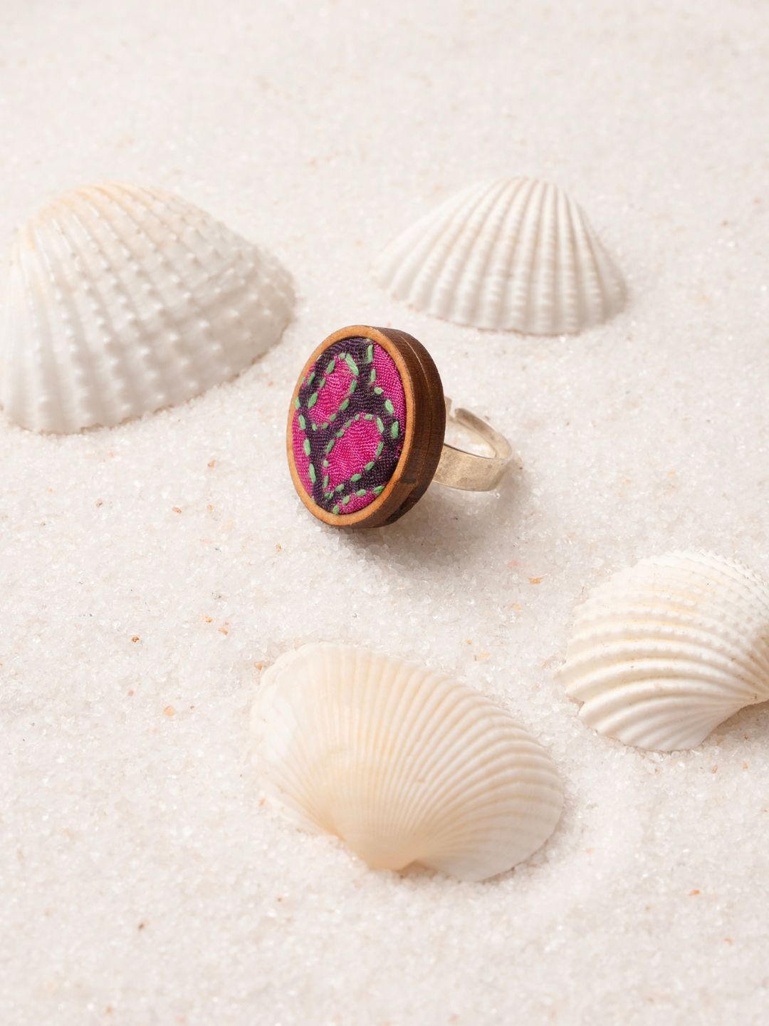WHE Women Wood Round Shape Adjustable Finger Ring