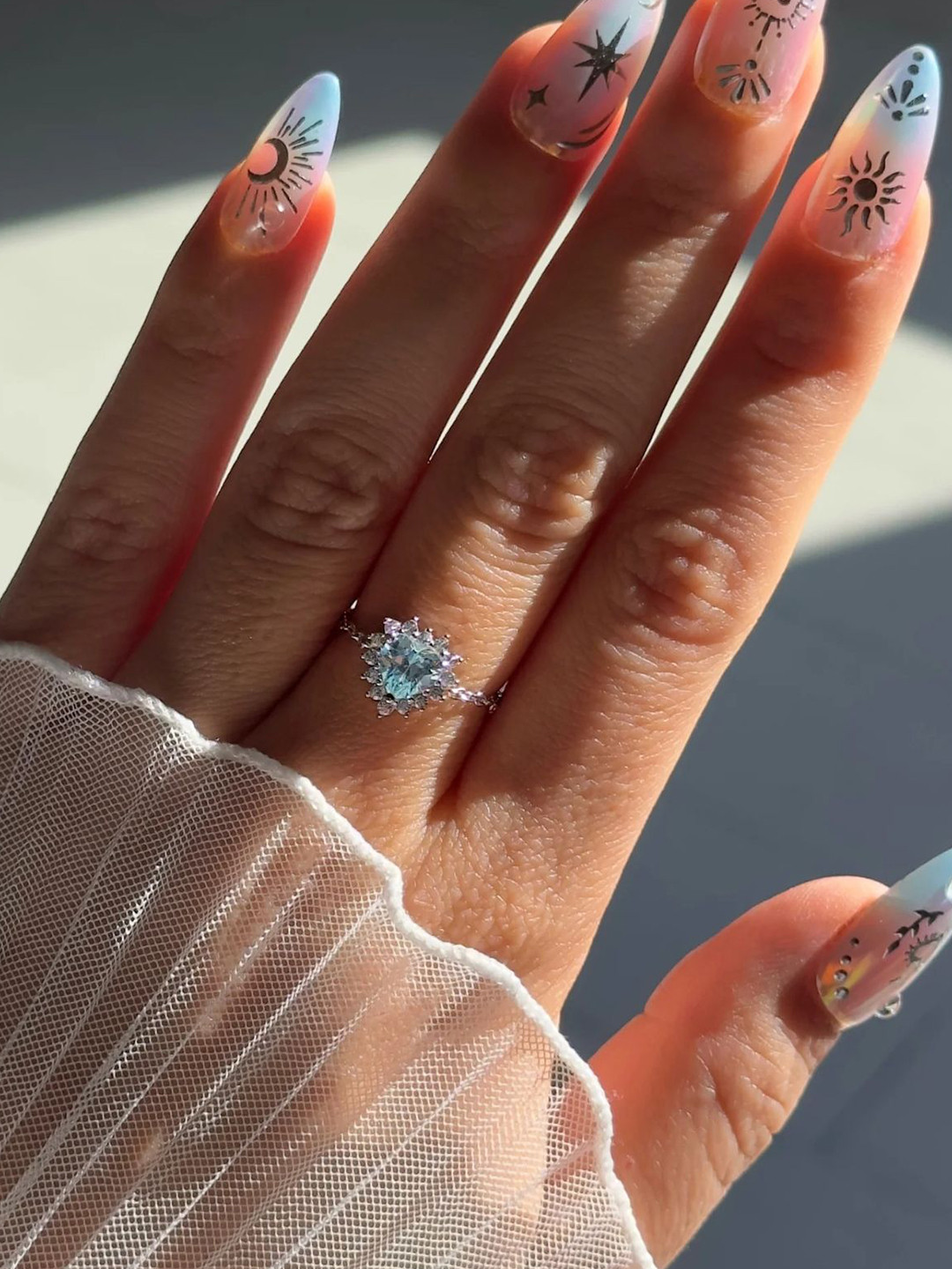 Zarkan Women 925 Sterling Silver Rhodium-Plated Queen of Heart Studded Hallmark Chain Ring