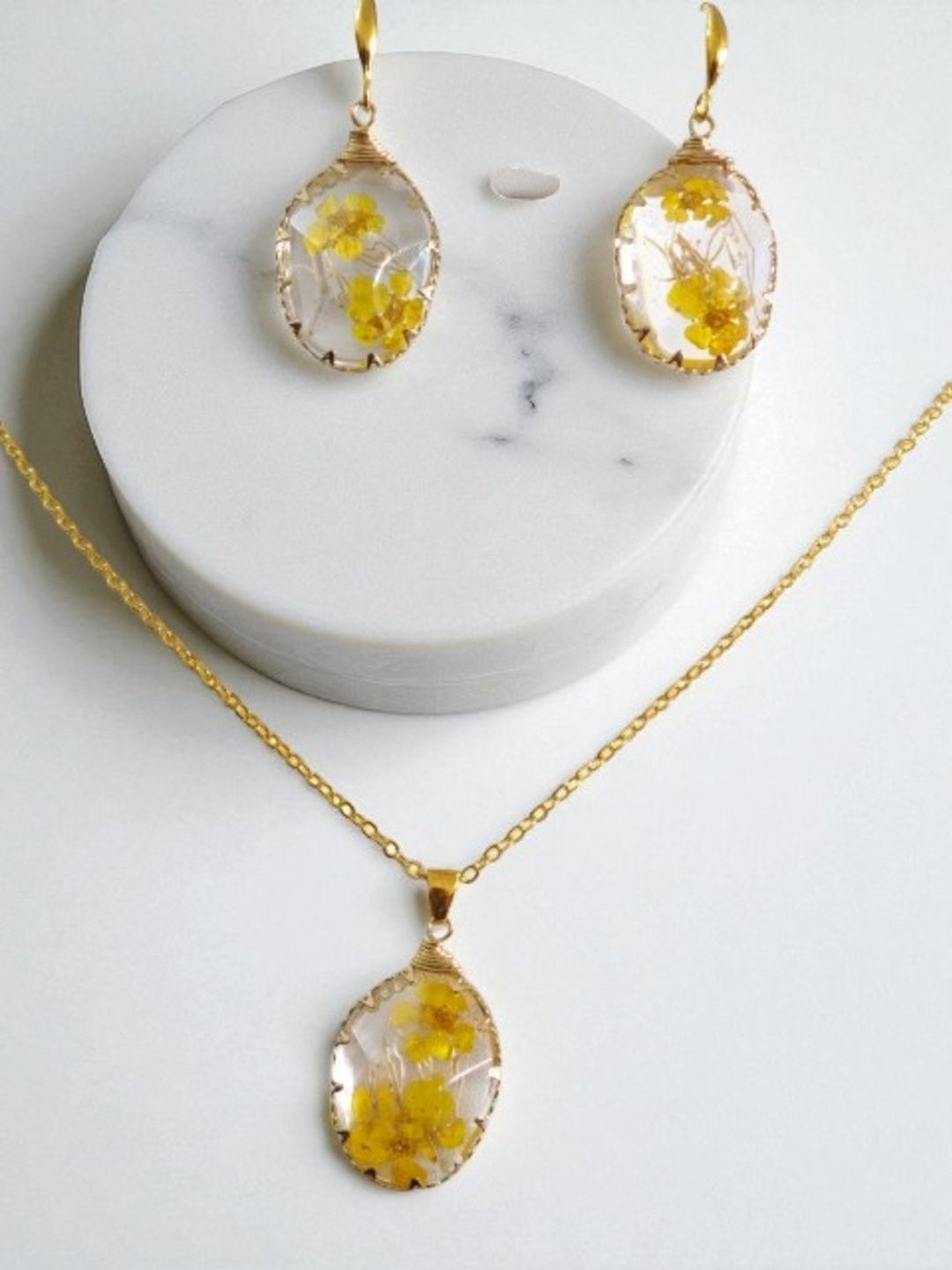 SAPRAA TRENDS Women Yellow Resin Pendant Set with Chain and Earrings
