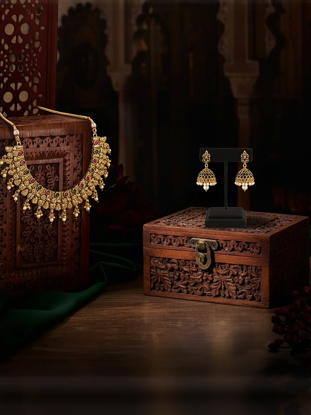 SOLLIGHT Gold-Plated Artificial Stones and Beaded Jewellery Set