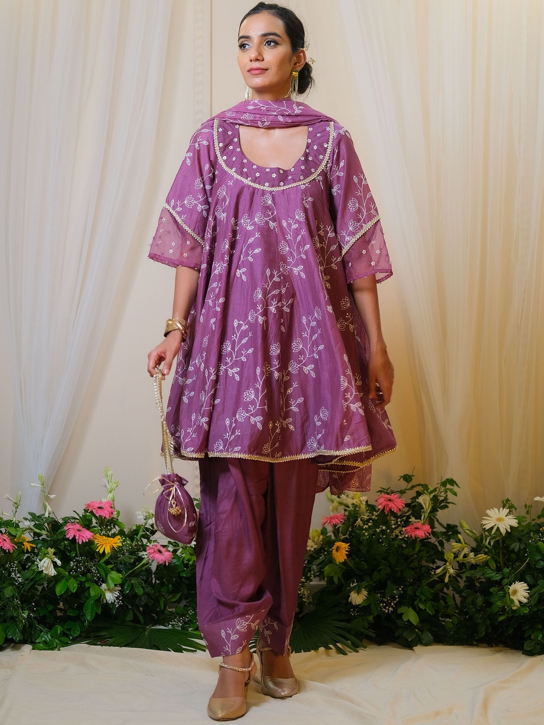 Undyed Women Floral Embroidered Regular Thread Work Kurta & Patiala With Dupatta