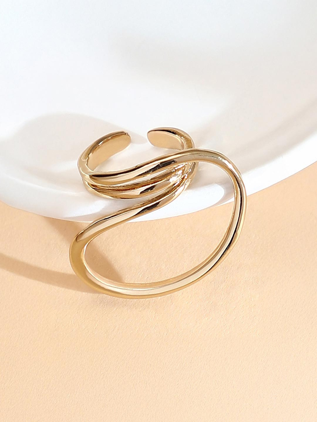 SOHI Gold-Plated Wrap-Line Statement Finger Ring