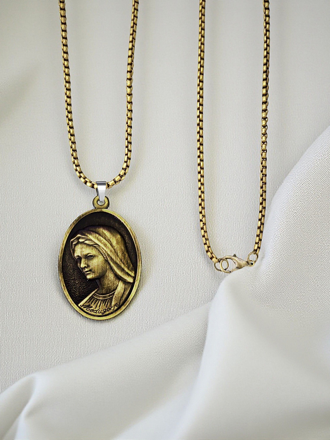 THE MEN GIFT Mother Mary Shaped Pendant With Chain
