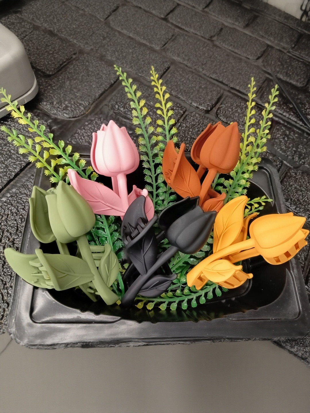 STING BEE Women Pack Of 4 Floral Plastic Claw Hair Clip Accessory