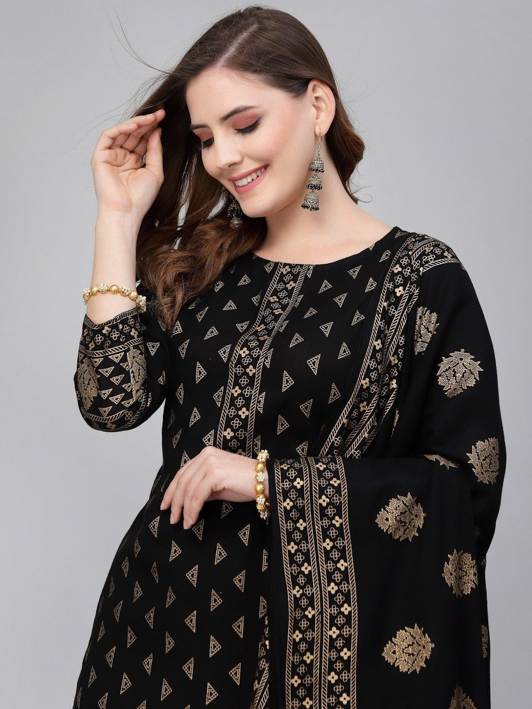 SHRIZA Women Geometric Printed Kurta with Trousers & Dupatta