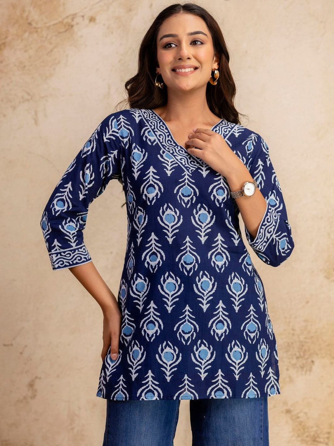 UNMANI4U Women Geometric Printed V-Neck Pure Cotton Straight Kurti