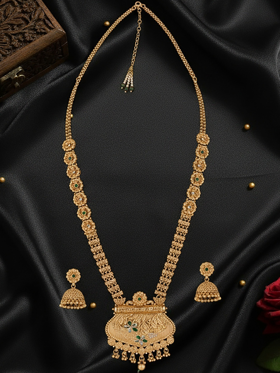 SOLLIGHT Gold-Plated Cubic Zirconia Studded & Pearls Beaded Jewellery Set