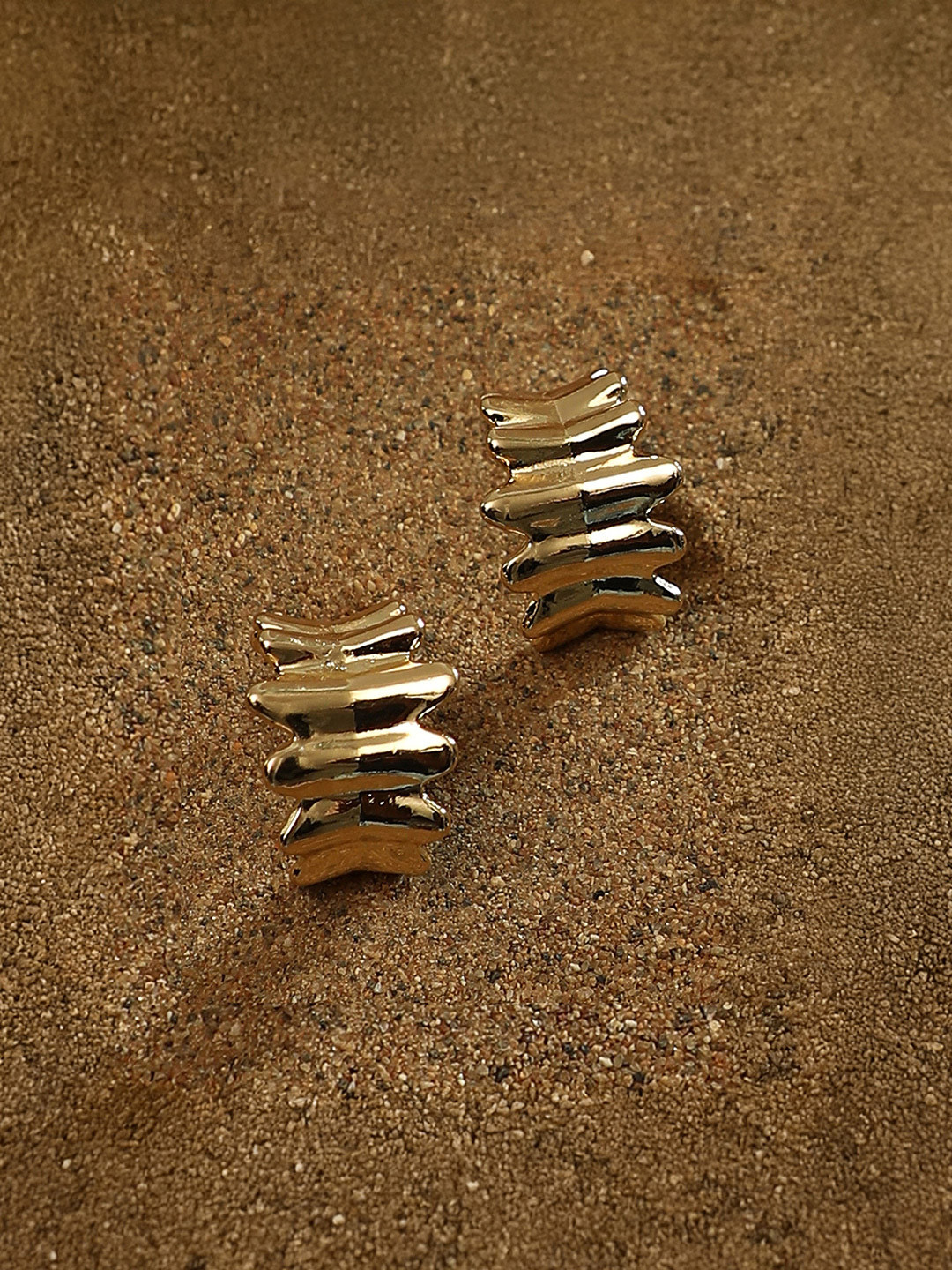 SOHI Gold-Plated Ripple Hoop Earrings