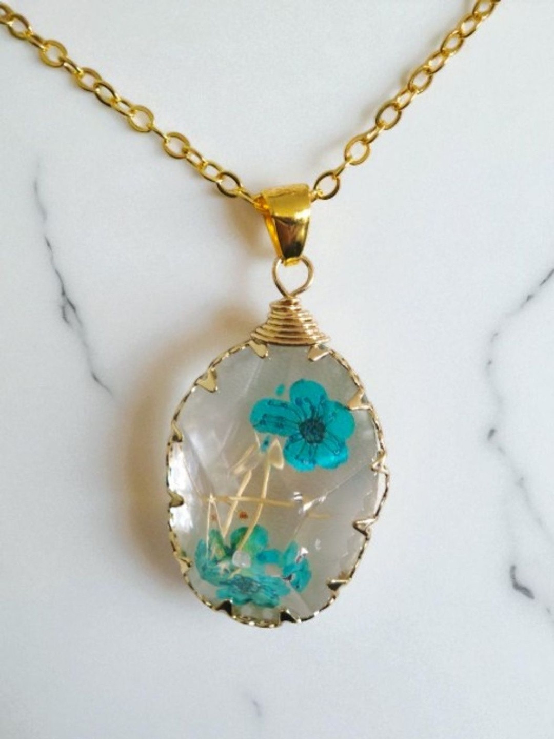 SAPRAA TRENDS Gold-Plated Resin Pendant with Chains