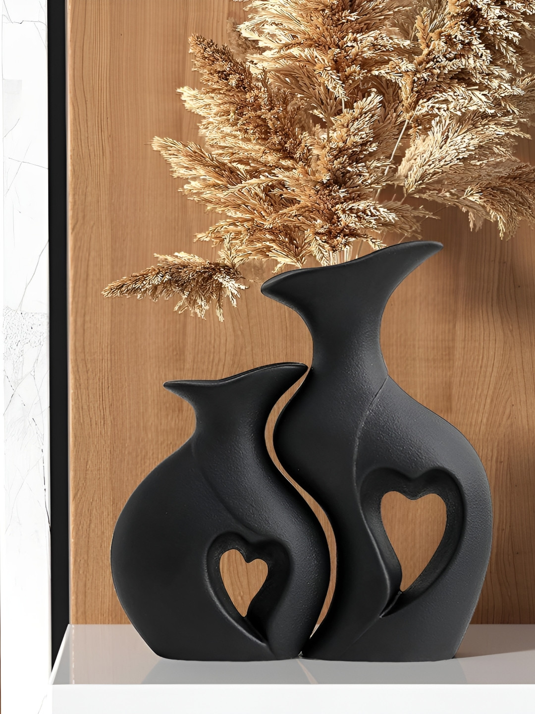 THE SACRED GIFTS Black 2 Pieces Heart-Shaped Ceramic Flower Vases