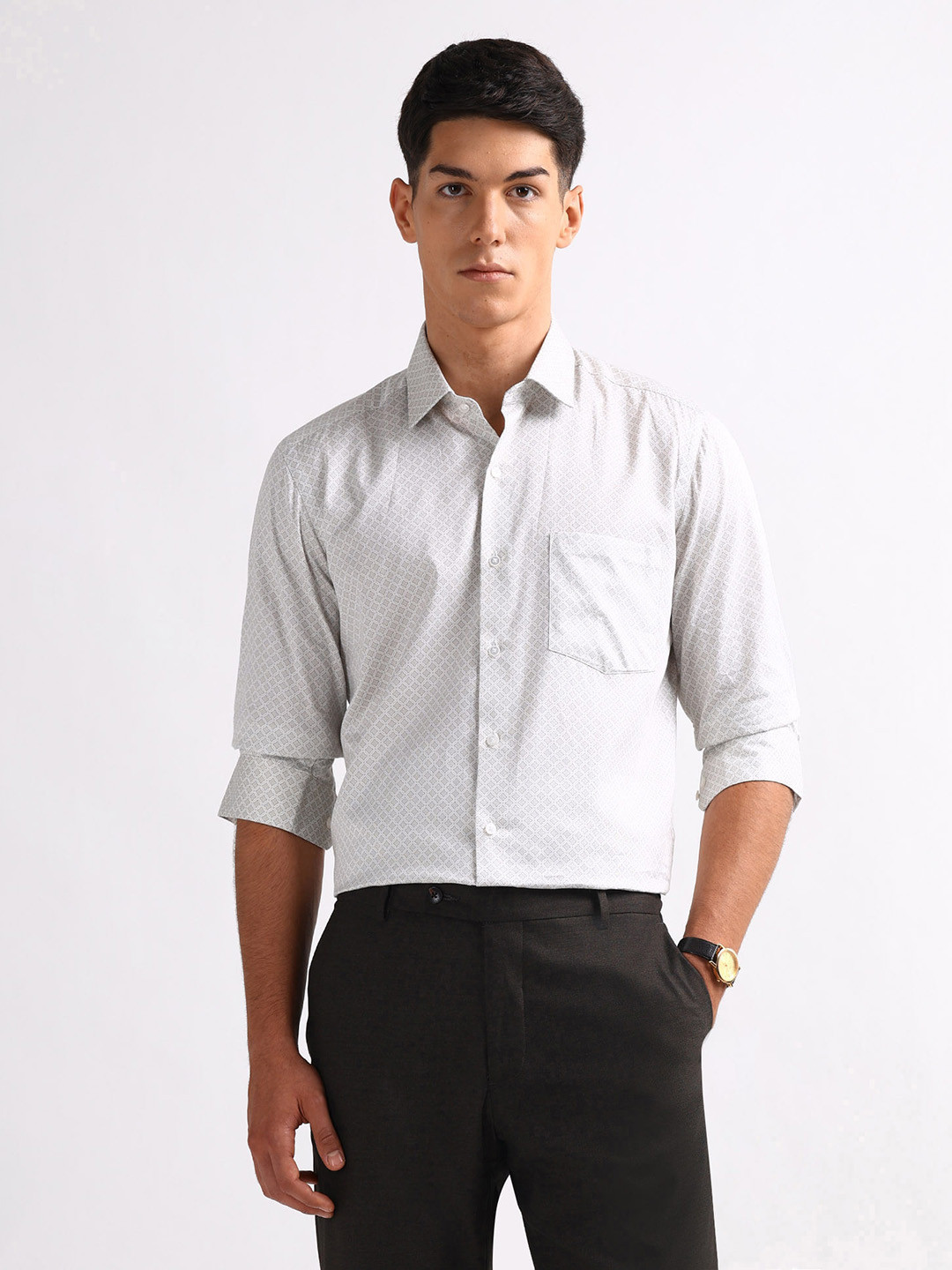 Arrow Manhattan Ethnic Print Pure Cotton Cutaway Collar Slim Fit Formal Shirt