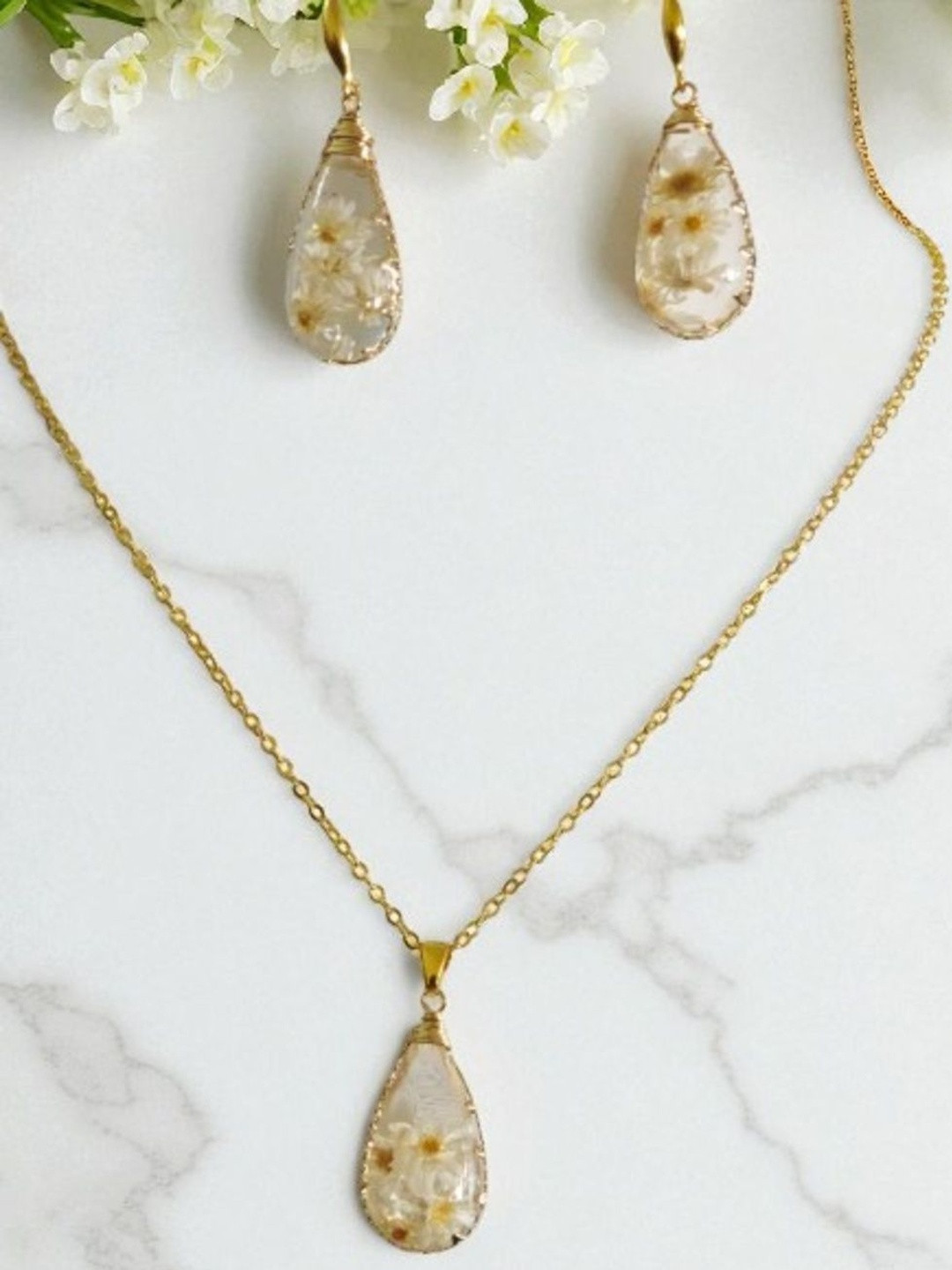 SAPRAA TRENDS Women Resin Gold-Plated Jewellery Set