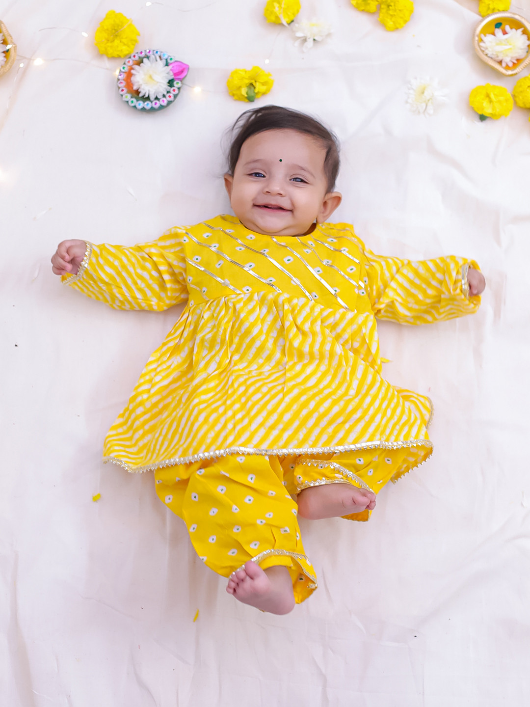 KID1 Gitls Leheriya Printed Gotta Patti Work Round Neck Pure Cotton Kurta With Trousers