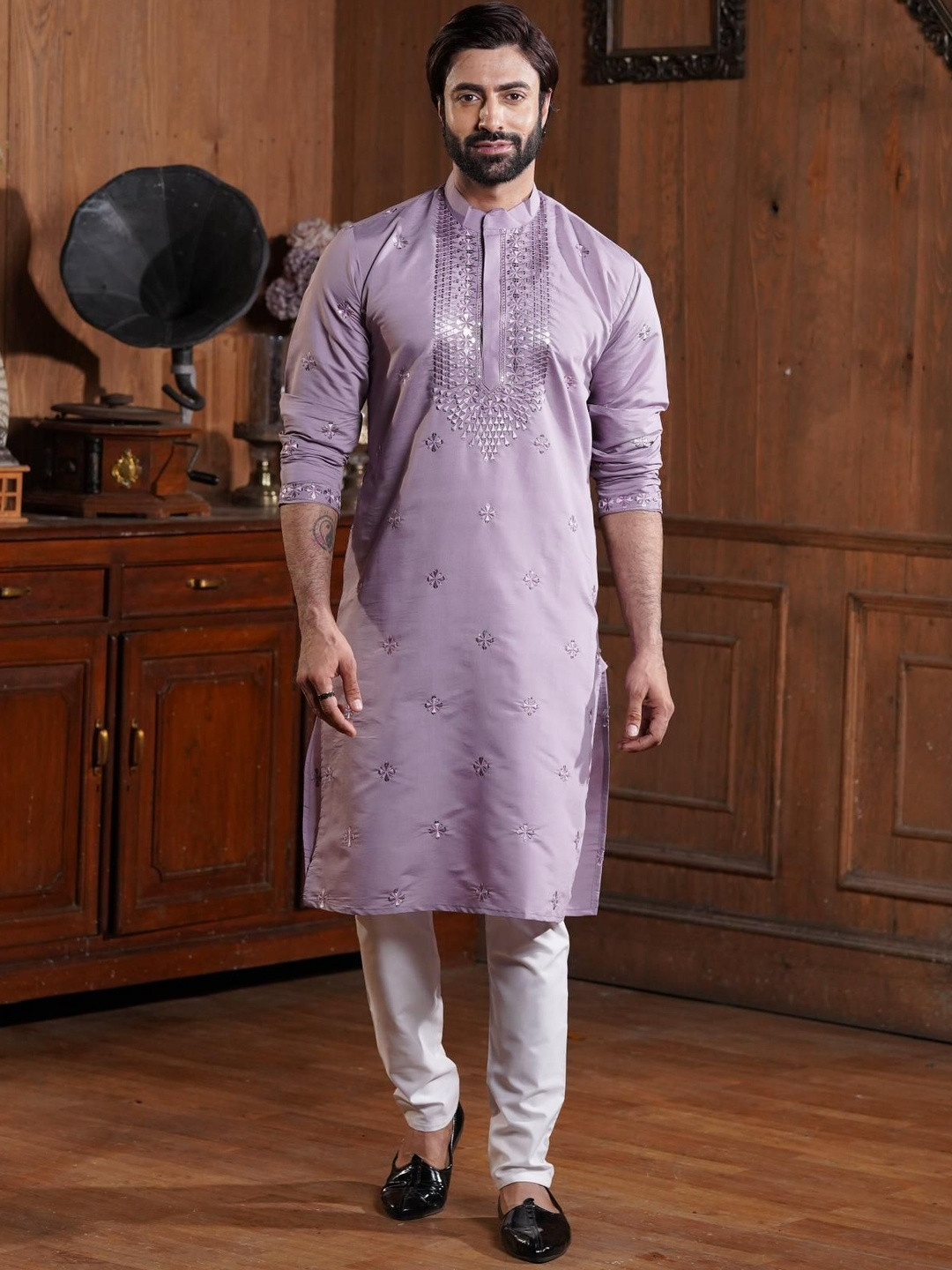 INDIROOP Men Ethnic Motifs Embroidered Kurta with Pyjamas