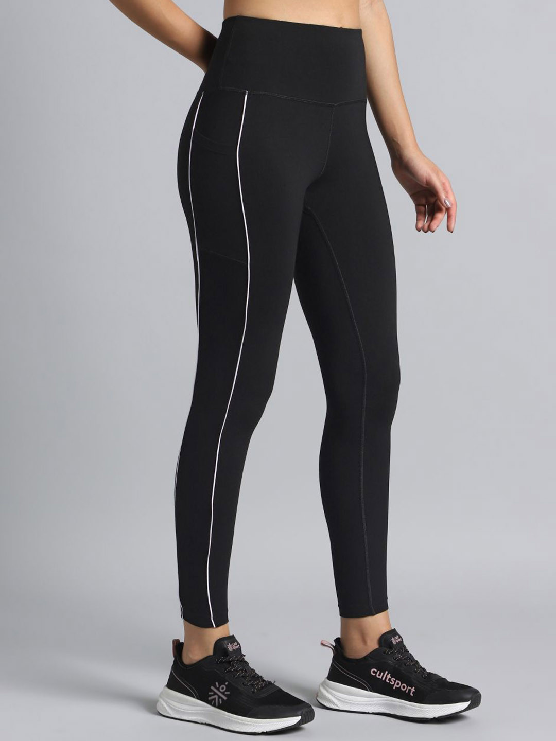 CULT Women Black Train and Flow Cotton Tights