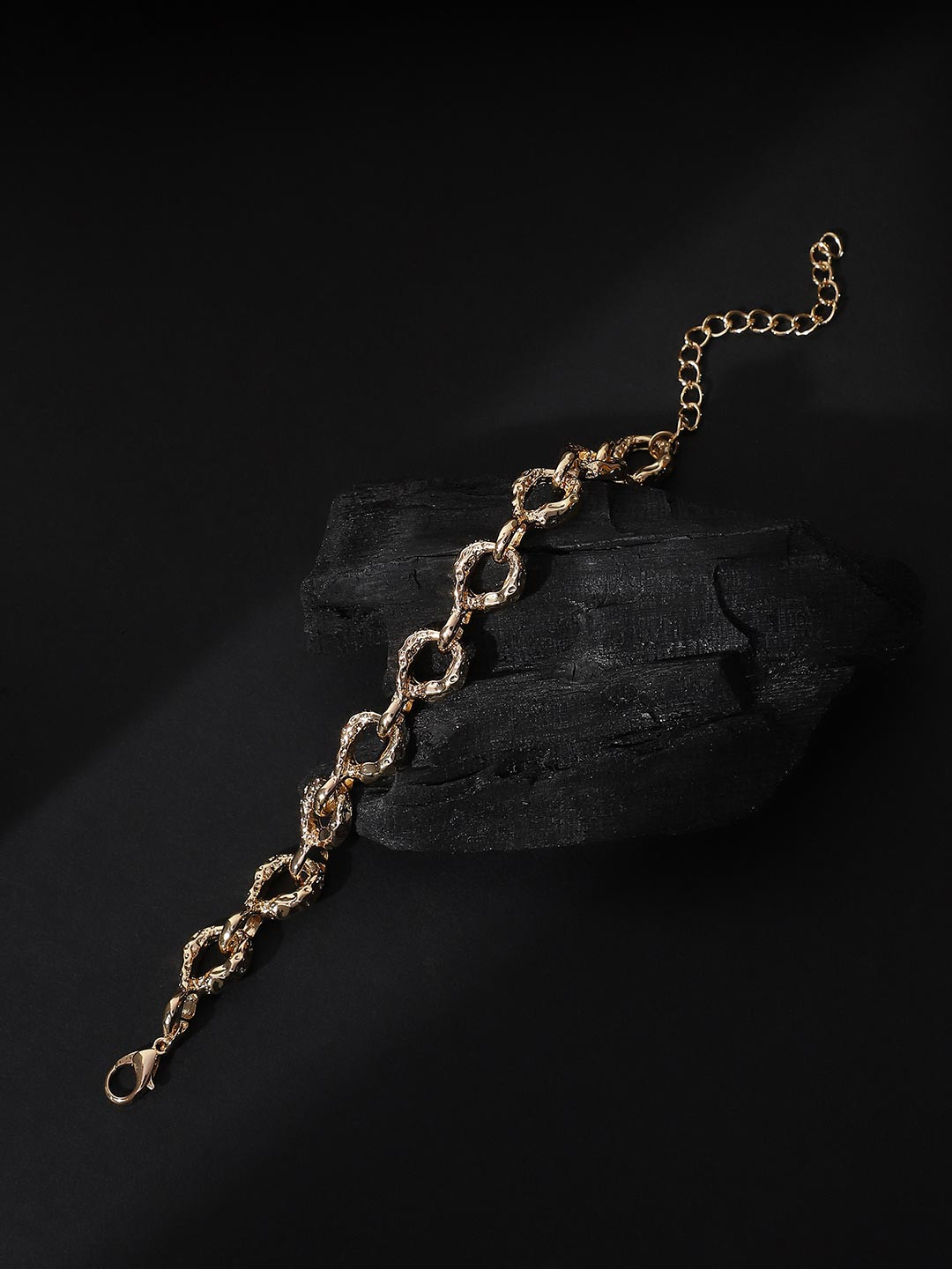 SOHI Women Gold-Plated Hammered Link Bracelet