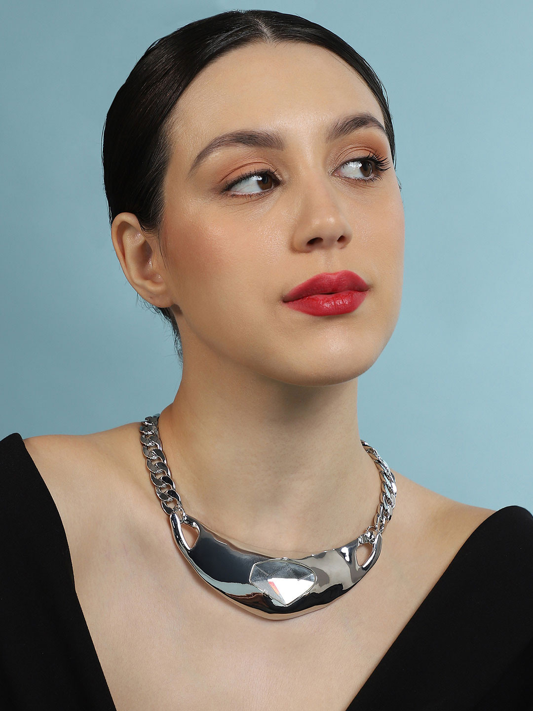 SOHI Silver-Plated Petra-Chain Collar Artificial Stones Studded Statement Necklace