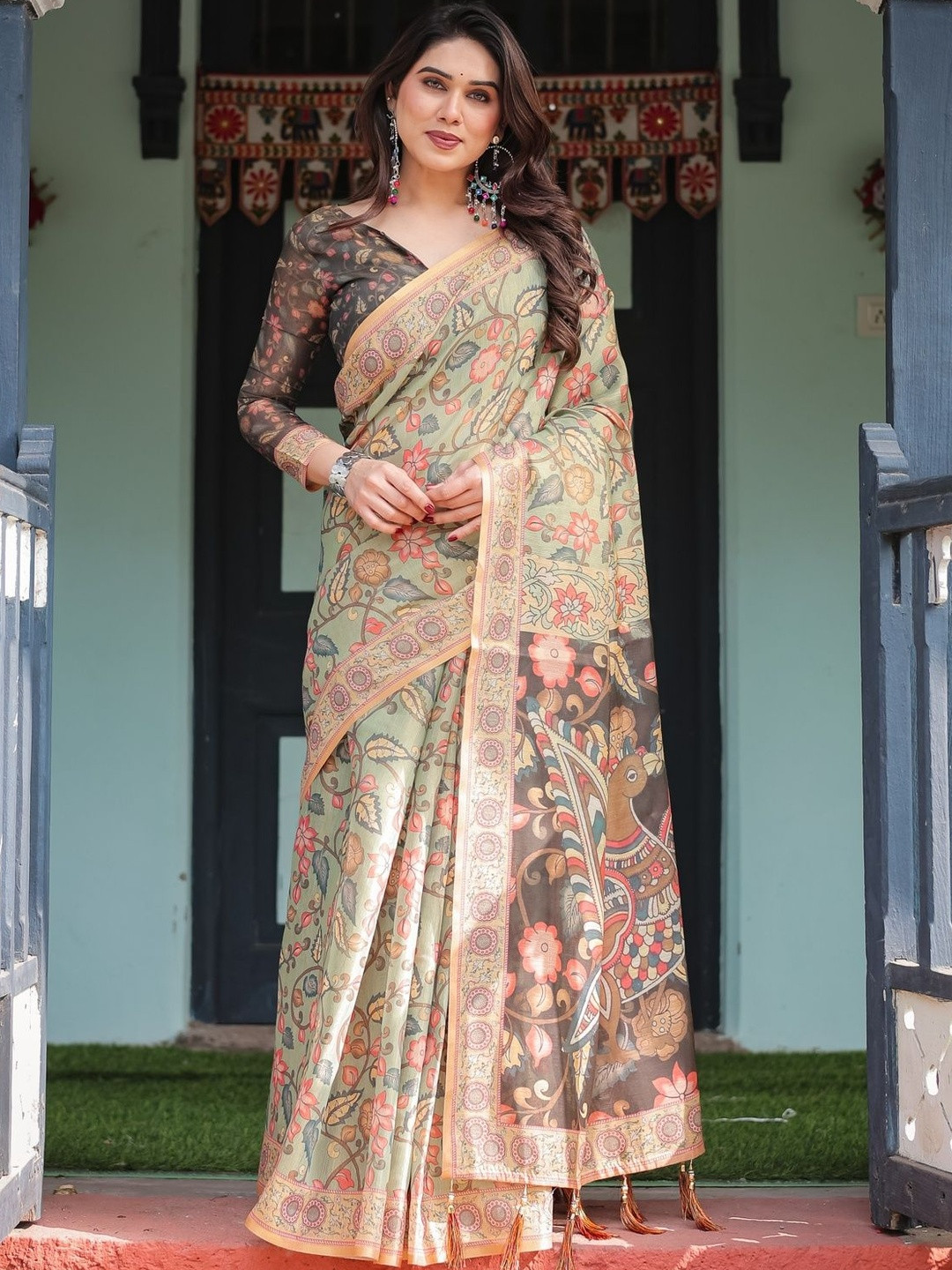 MAHARANI COUTURE Women Cotto Floral Printed Kanjeevaram Saree