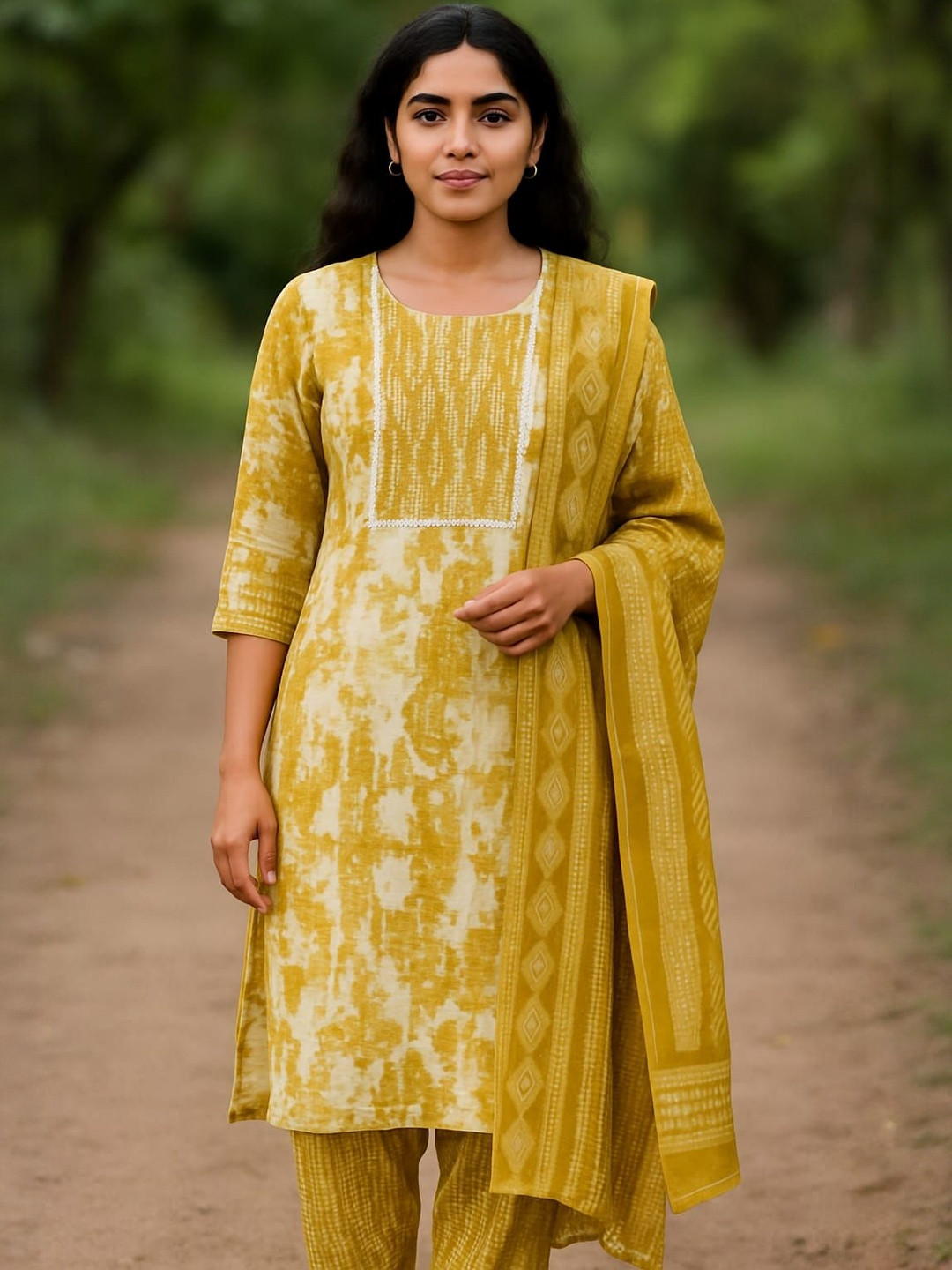 Agarwal Saree Women Animal Printed Kurta with Trousers & Dupatta