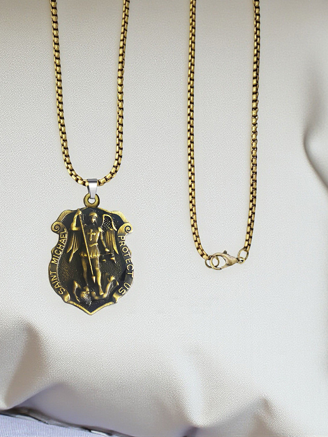 THE MEN GIFT Unisex Saint Michael Contemporary Pendant with Chain