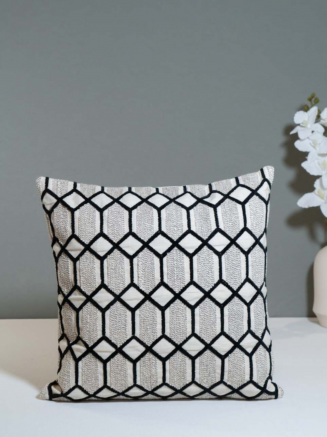 KASA BY HOLZER White & Black Geometric Square Cushion Cover