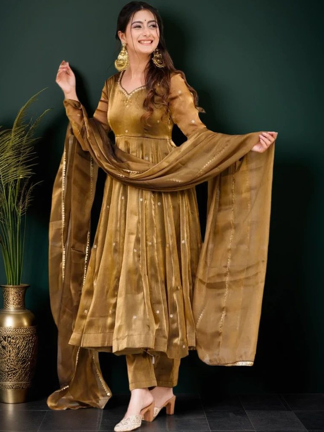 krisha fashion Women Floral Woven Design Anarkali Kurta With Trousers & Dupatta