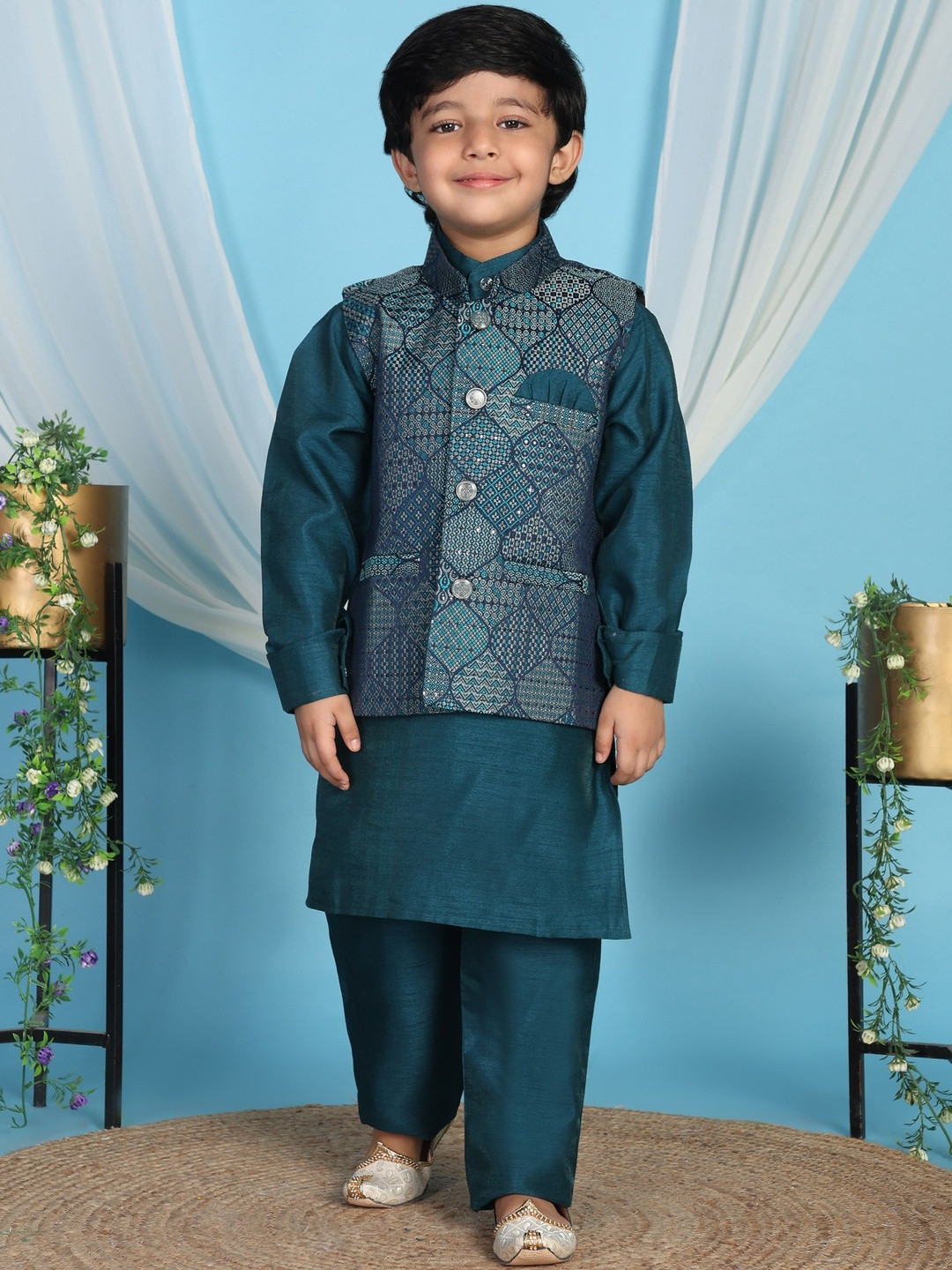 Pro-Ethic STYLE DEVELOPER Boys Mandarin Collar Pure Silk Kurta With Trousers
