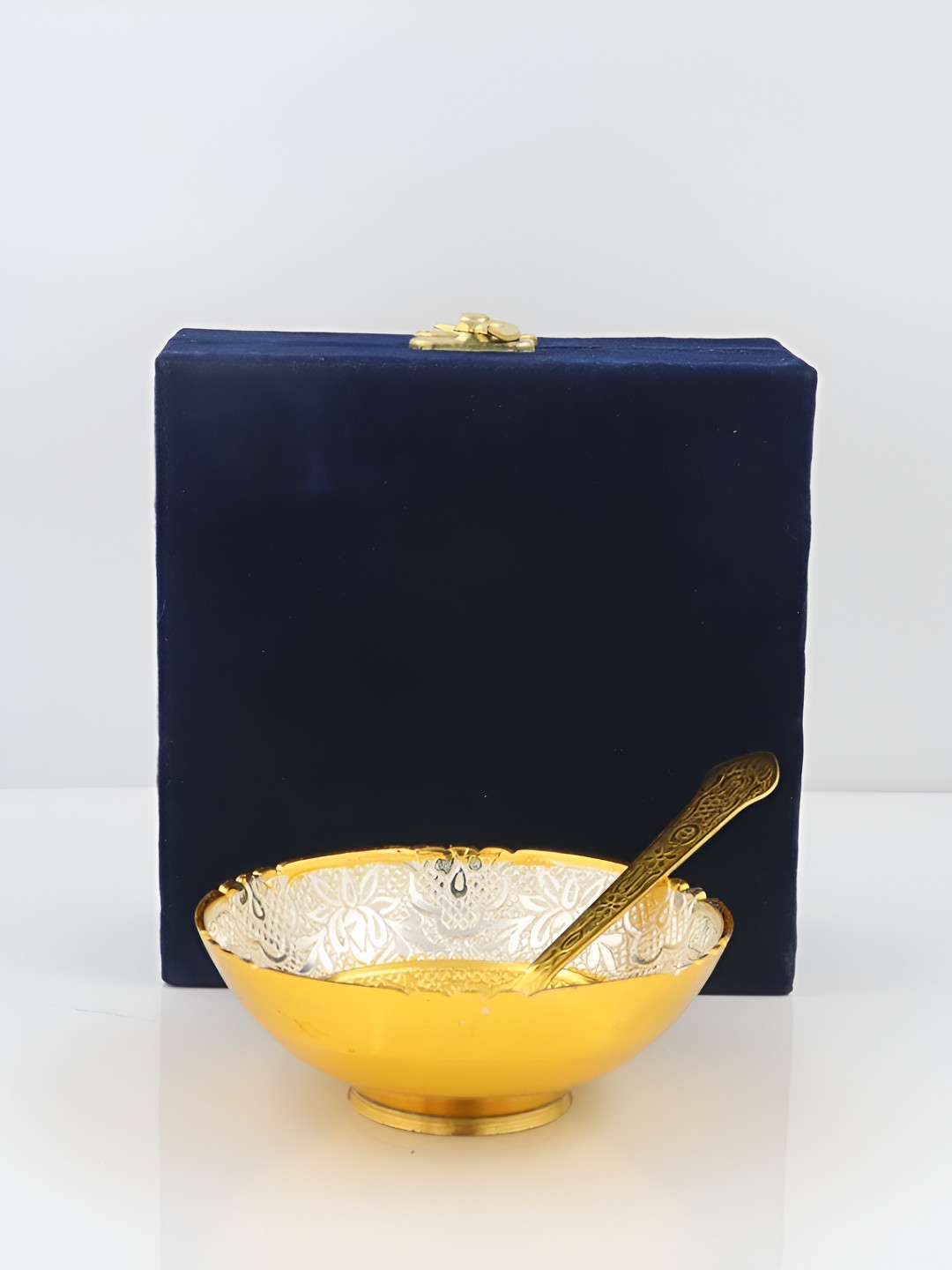 INTERNATIONAL GIFT Textured Bowl With Spoon In Velvet Gift Box