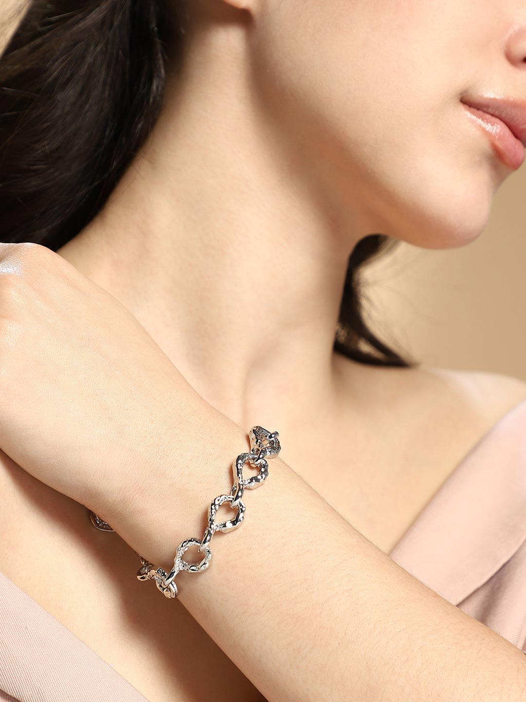 SOHI Women Silver-Plated Hammered Link Bracelet