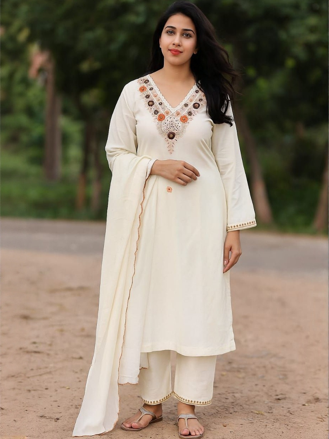 Agarwal Saree Women Floral Embroidered Beads and Stones Kurta with Trousers & Dupatta