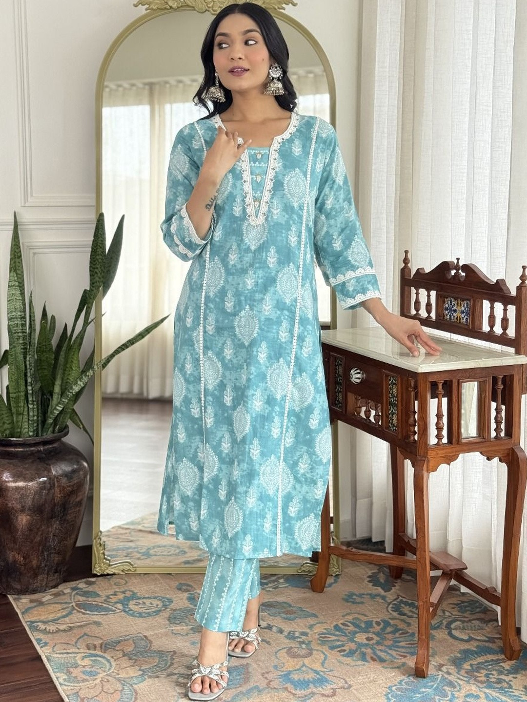 Vishishtah Women Ethnic Motifs Printed Pure Cotton Kurta with Trouser