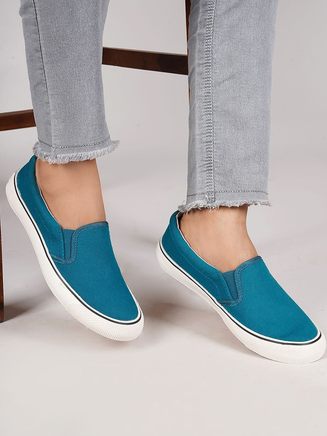 Roadster Women Sea Green Canvas With Rubber Sole Casual Sneakers