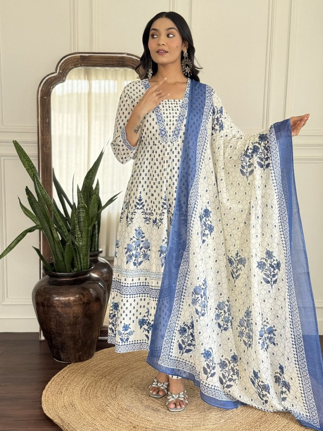 Vishishtah Women Floral Printed Regular Pure Cotton Kurta with Trousers &  Dupatta