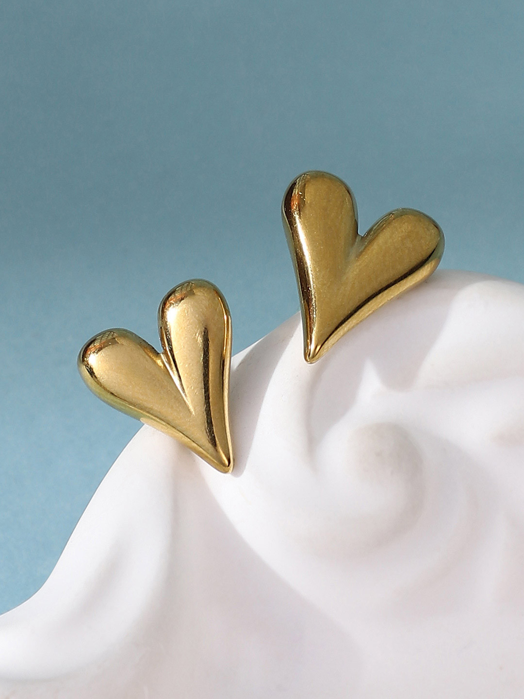 SOHI Gold-Plated The Danity-Amore Heart Shaped Studs Earrings