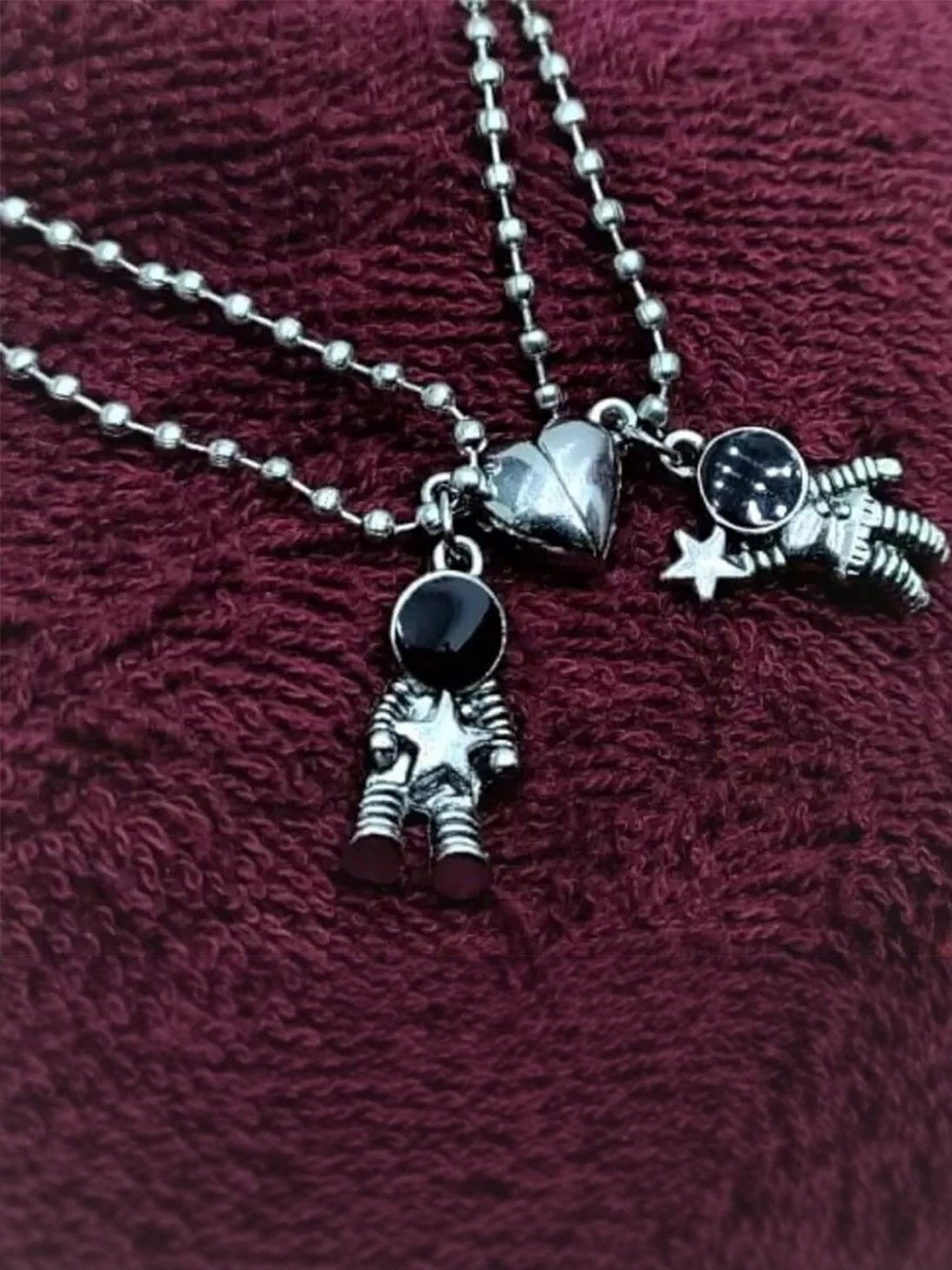 Vivity Unisex Silver-Plated Astronaut Hearts Stainless Steel Magnatic Pendant