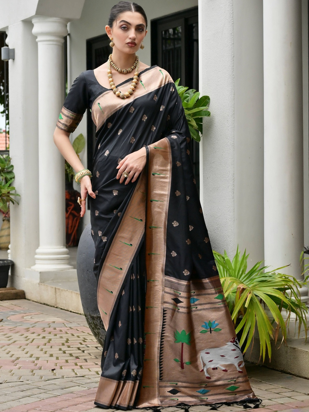 VISHNU WEAVES Paithani Silk Saree with Blouse