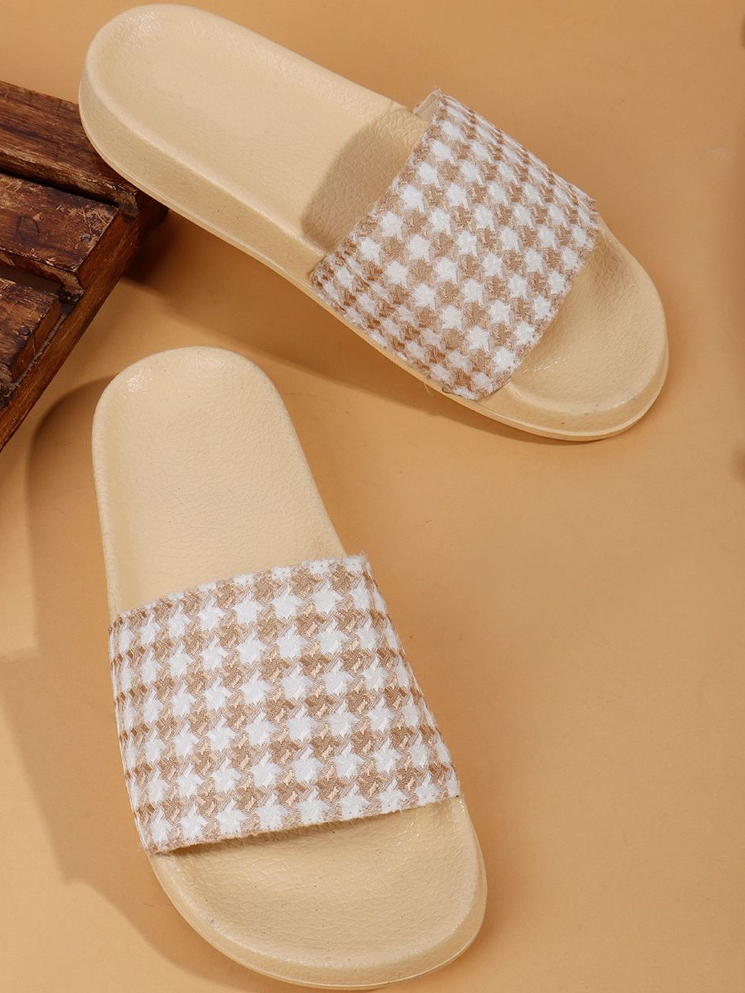 Kook N Keech Women Beige Self DesignSliders