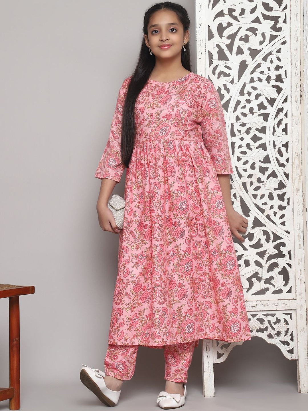 Vetrokart Girls Floral Printed A-Line Kurta with Trousers