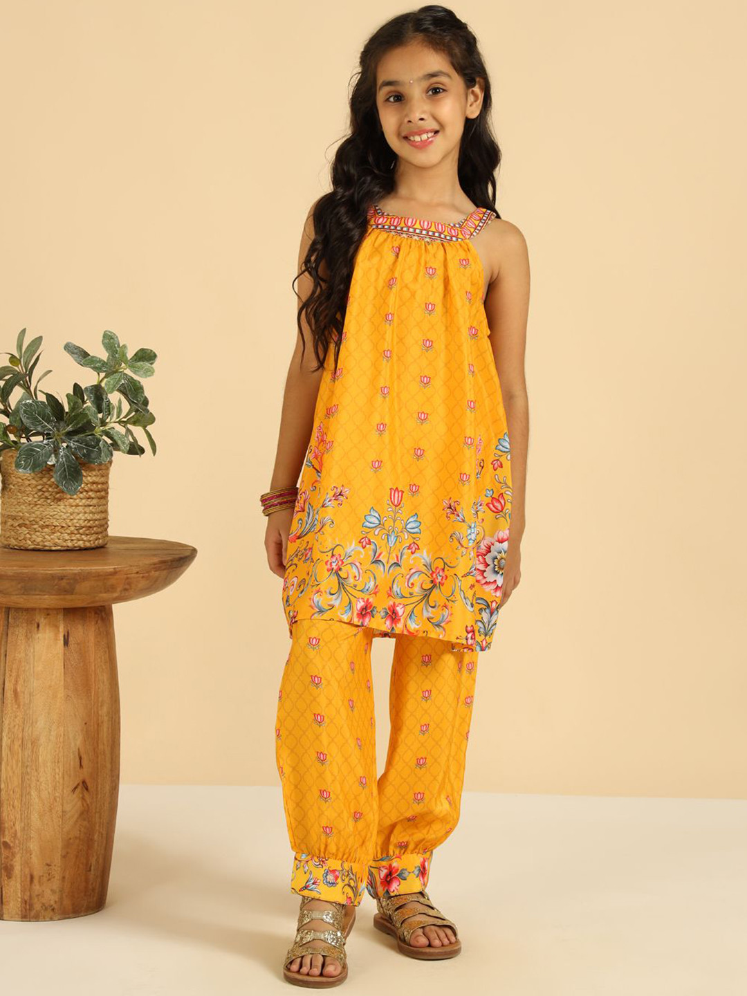 Bugandbees Girls Printed Halter Neck Top With Salwar