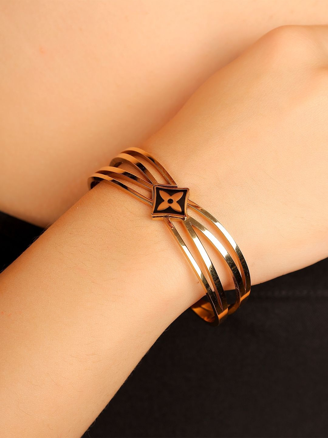 jooltara Women Clover Motif Bangle-Style Bracelet