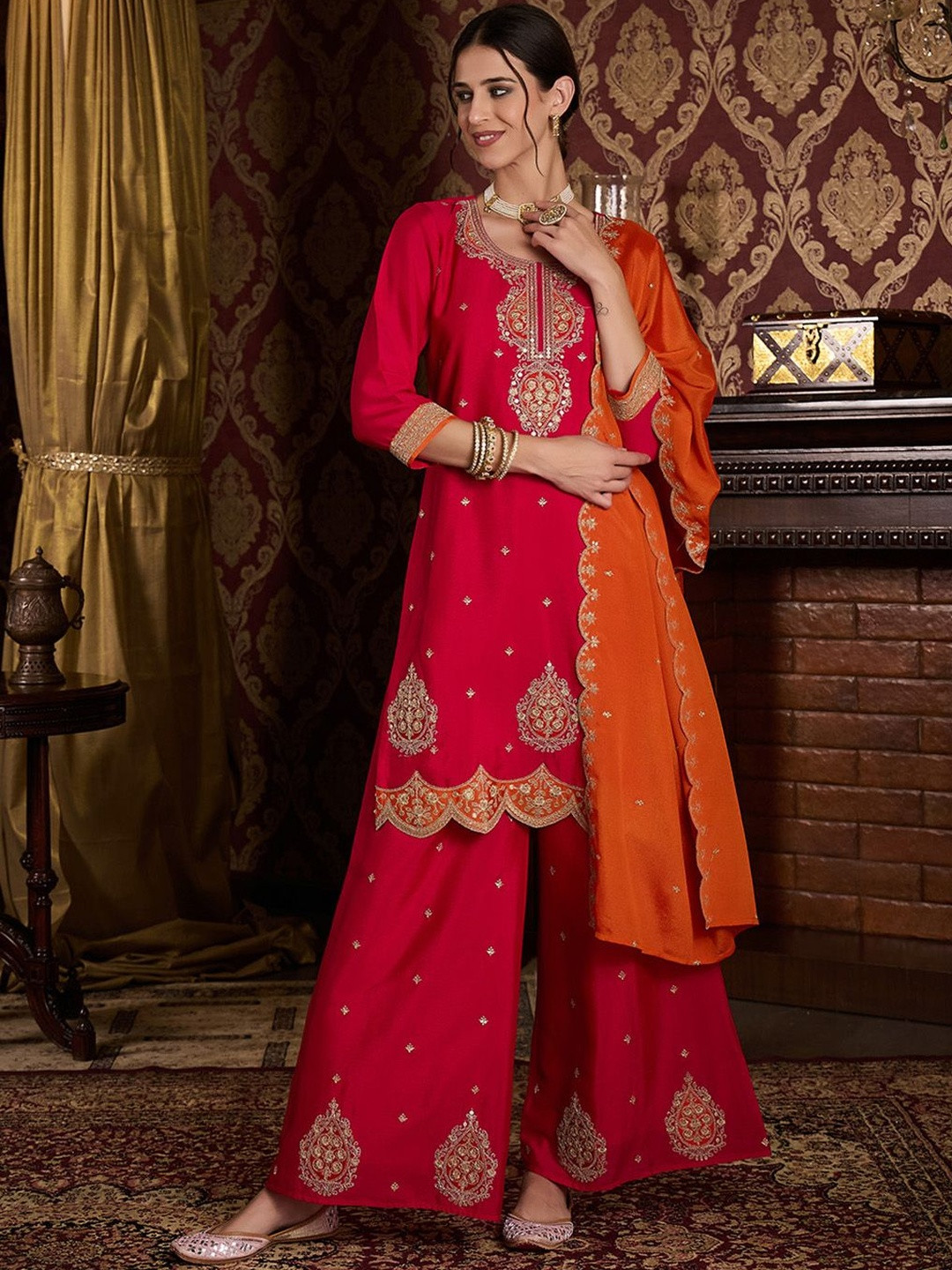 CHHAAP Women Embroidered Kurta Set with Contrast Dupatta