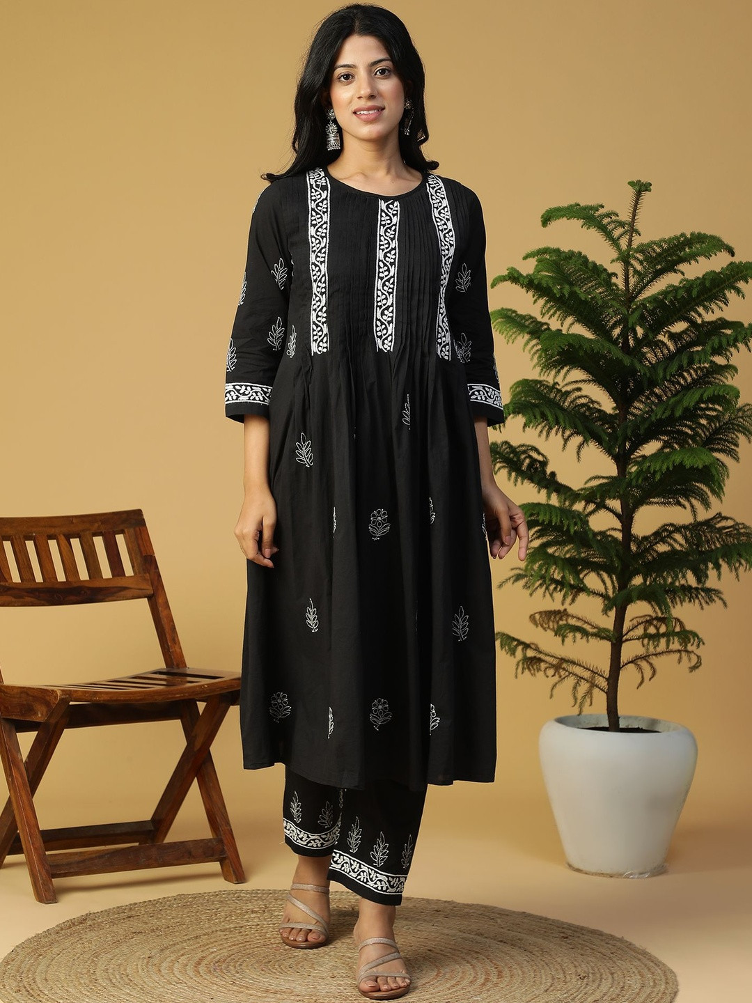 SEMAL HANDICRAFTS Women Ethnic Motifs Embroidered Regular Chikankari Pure Cotton Kurta with Trousers