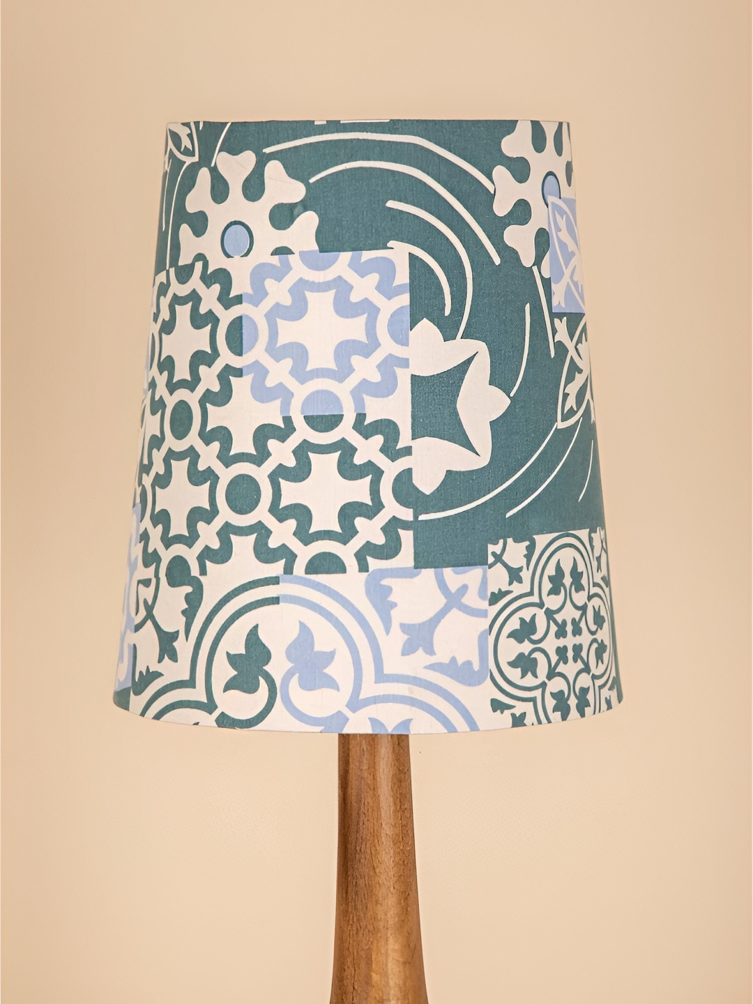 FREEDOM TREE Blue Printed Metal Cylindrical Shaped Table Lamp