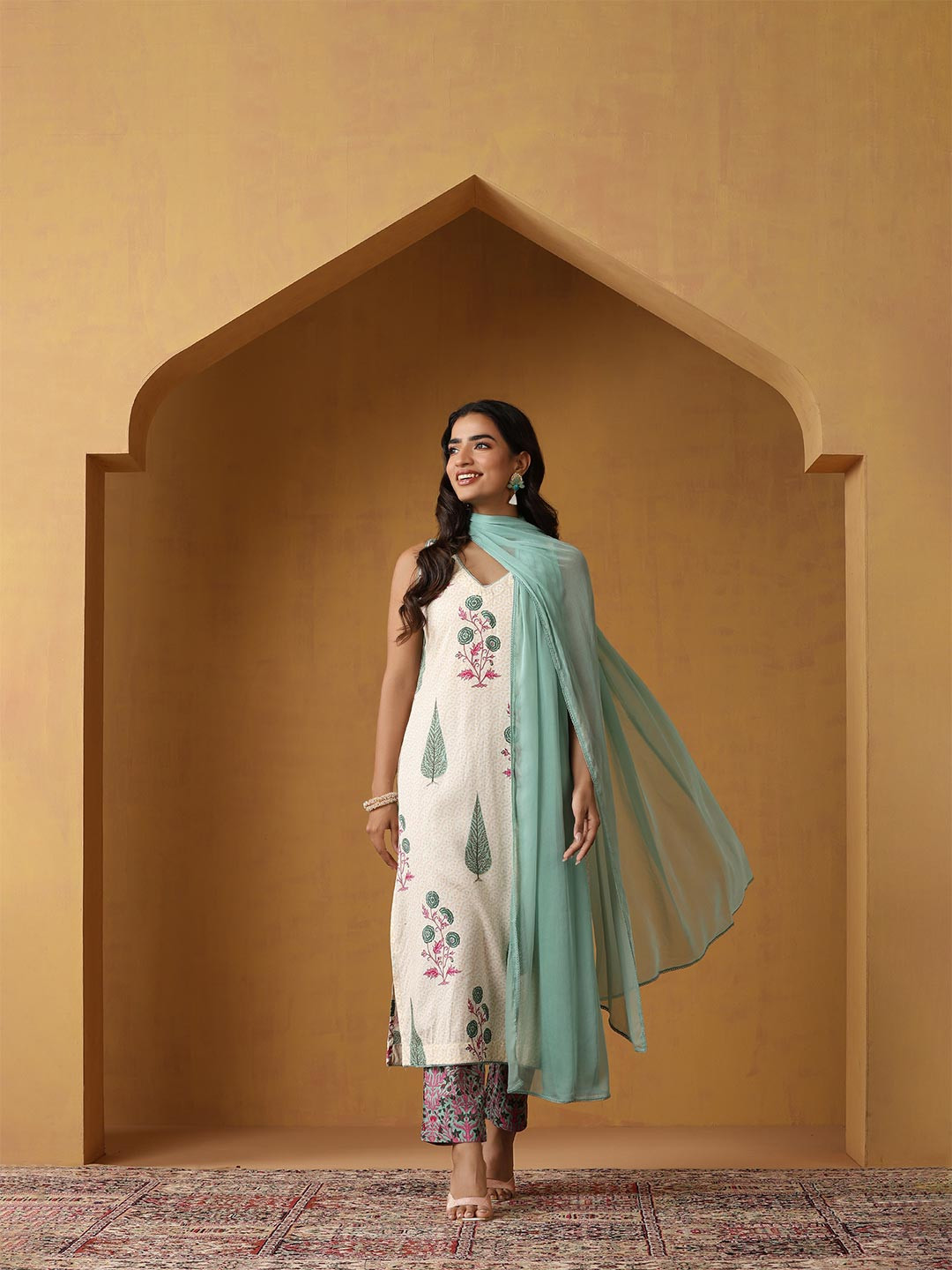 Khushal K Women Floral Printed Sleeveless Pure Cotton Kurta Set With Dupatta