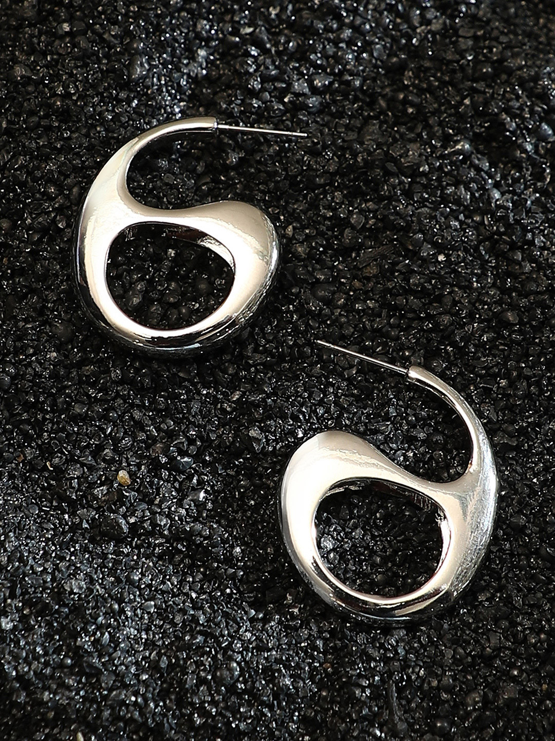 SOHI Silver-Plated Mid-Gloss Bolt Hoop Earrings