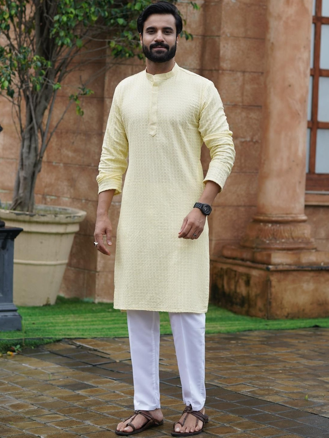 INDIROOP Men Embroidered Threadwork and Sequins Kurta with Pyjamas