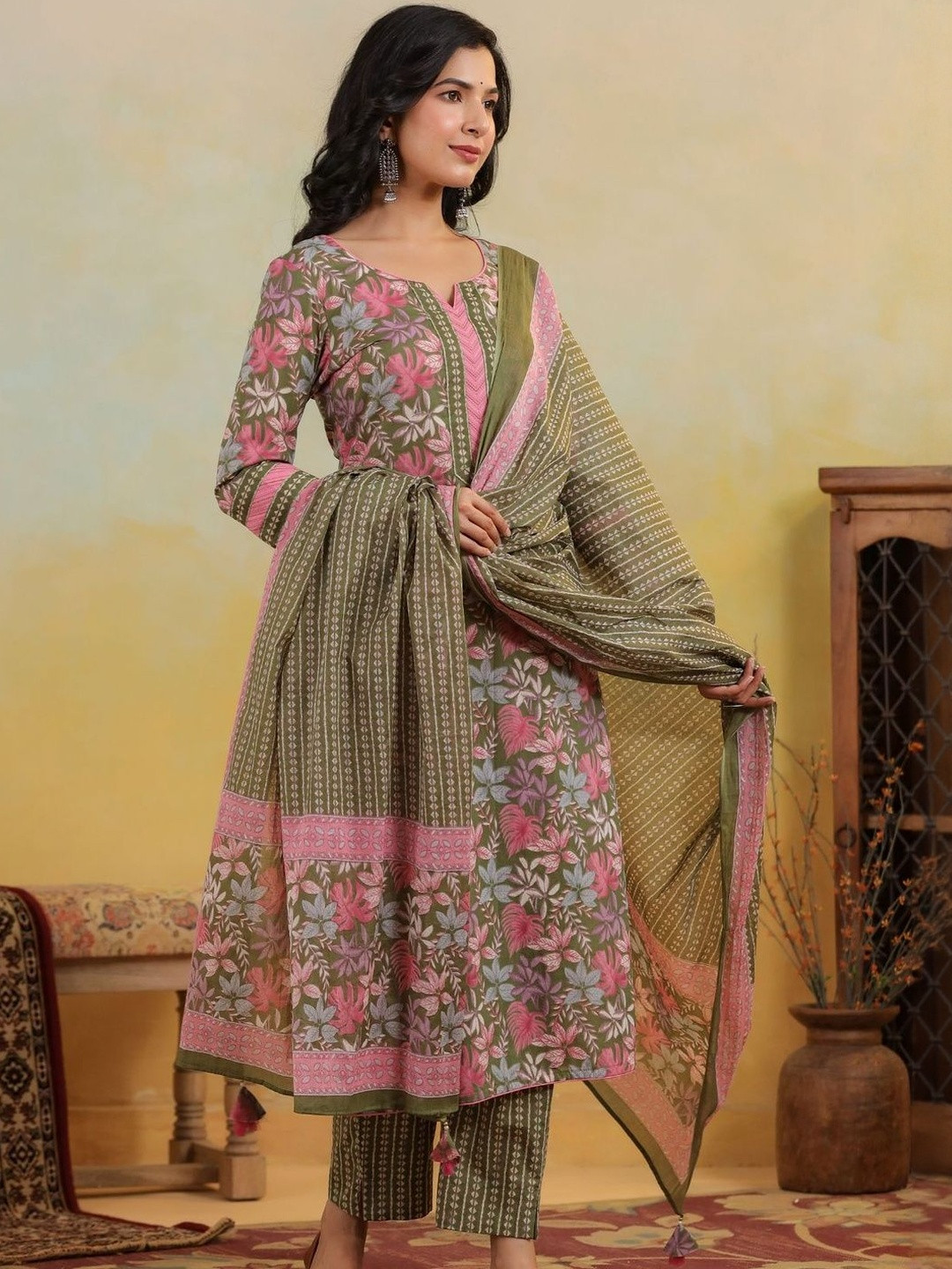 Tushti Women Floral Printed Round Neck Pure Cotton Kurta with Trousers & Dupatta